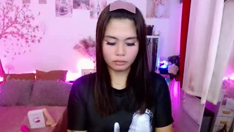 Snapshot of ur_ultimatedreamgirlxoxo chatting on May 19, 2:29 am HelloIm Girly online show from May 19, 2:29 am