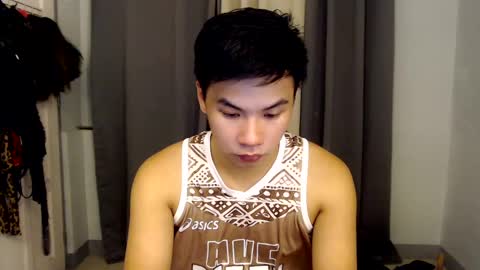 Snapshot of urasian_hardcockxx chatting on December 3, 8:38 am milly online show from December 3, 8:38 am