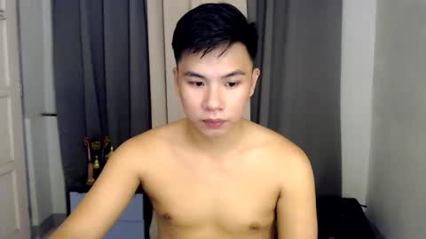 Snapshot of urasian_hardcockxx chatting on February 17, 6:42 am milly online show from February 17, 6:42 am