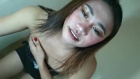 Snapshot of urasian_pinayxxx chatting on February 15, 11:23 pm Alvie online show from February 15, 11:23 pm