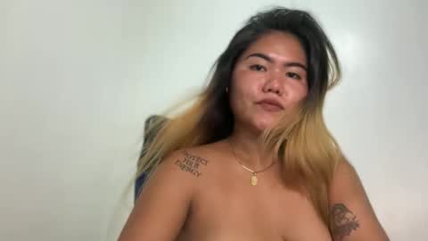 Snapshot of urasianblairexxx chatting on May 28, 11:51 am urasianblairexxx online show from May 28, 11:51 am