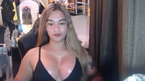 Snapshot of urasiandreamgirlxxx chatting on February 10, 12:29 pm jess online show from February 10, 12:29 pm