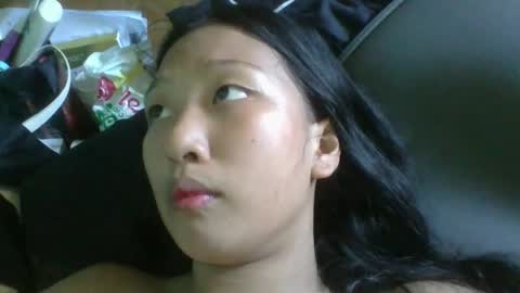 Snapshot of urasiangurl18 chatting on November 29, 2:25 am urasiangurl18 online show from November 29, 2:25 am