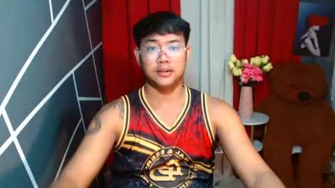Snapshot of urasiankyler chatting on June 28, 5:19 pm urasiankyler online show from June 28, 5:19 pm