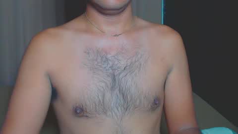 Snapshot of urasianversahunkxx chatting on December 9, 2:49 pm johnzen online show from December 9, 2:49 pm