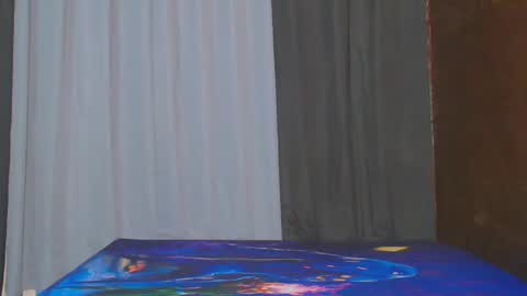 Snapshot of urasianversahunkxx chatting on December 13, 10:30 am johnzen online show from December 13, 10:30 am