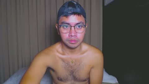 Snapshot of urasianversahunkxx chatting on January 4, 2:14 pm johnzen online show from January 4, 2:14 pm