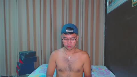 Snapshot of urasianversahunkxx chatting on February 2, 2:02 pm johnzen online show from February 2, 2:02 pm