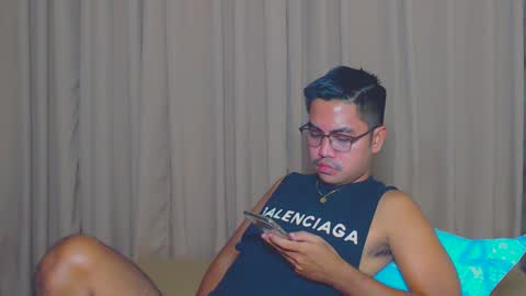 Snapshot of urasianversahunkxx chatting on February 26, 7:31 am johnzen online show from February 26, 7:31 am