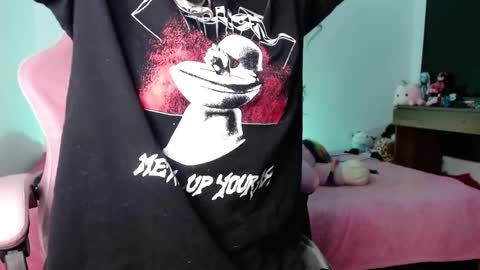 Danielle  online show from December 17, 9:39 am