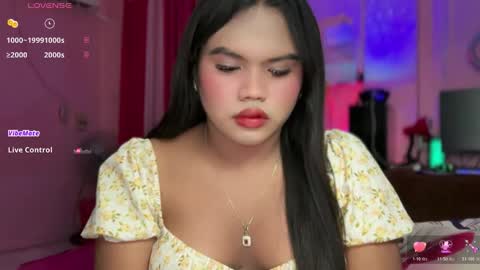 Snapshot of urbabysofia0305 chatting on May 21, 11:39 am Sofia online show from May 21, 11:39 am