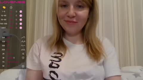 Snapshot of urbadkitty chatting on December 6, 3:55 pm urbadkitty online show from December 6, 3:55 pm