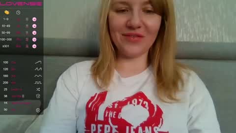 Snapshot of urbadkitty chatting on December 20, 8:06 am urbadkitty online show from December 20, 8:06 am
