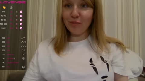 Snapshot of urbadkitty chatting on December 24, 1:28 pm urbadkitty online show from December 24, 1:28 pm
