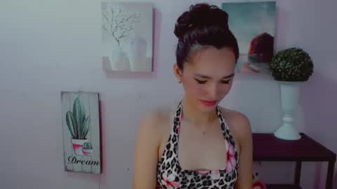 Snapshot of urblossom_princess chatting on May 31, 3:47 am urblossom_princess online show from May 31, 3:47 am