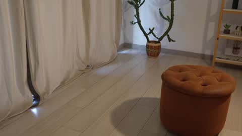 Snapshot of urcutelinda chatting on December 12, 10:20 pm Linda Restrepo online show from December 12, 10:20 pm