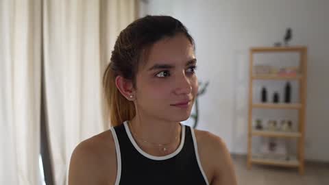 Snapshot of urcutelinda chatting on December 13, 5:43 pm Linda Restrepo online show from December 13, 5:43 pm