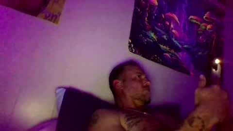 Snapshot of urdaddy875867 chatting on December 28, 8:16 am urdaddy875867 online show from December 28, 8:16 am