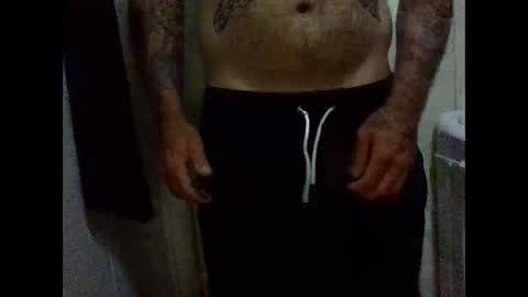 Snapshot of urdaddy875867 chatting on May 12, 6:32 am urdaddy875867 online show from May 12, 6:32 am
