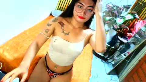 Snapshot of urdream_bride chatting on June 8, 7:25 pm urdream_bride online show from June 8, 7:25 pm
