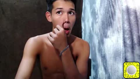 Snapshot of urdreamboy_clarin chatting on April 30, 4:52 am urdreamboy_clarin online show from April 30, 4:52 am