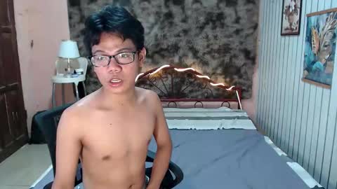 urdreamboy_doms online show from May 29, 4:43 am