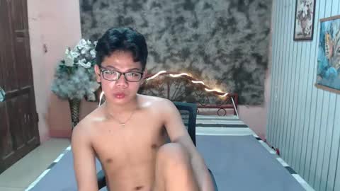 Snapshot of urdreamboy_doms chatting on July 6, 5:04 pm urdreamboy_doms online show from July 6, 5:04 pm