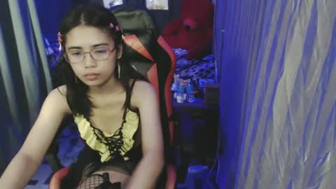 Snapshot of urdreamgirljayne chatting on December 8, 12:51 am urdreamgirljayne online show from December 8, 12:51 am