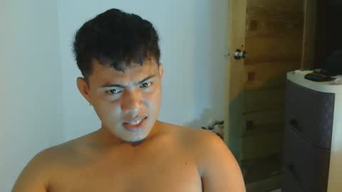 Snapshot of urdreamgroompinoy chatting on February 28, 6:31 pm Marky online show from February 28, 6:31 pm