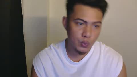 Snapshot of urdreamgroompinoy chatting on March 11, 4:32 am Marky online show from March 11, 4:32 am