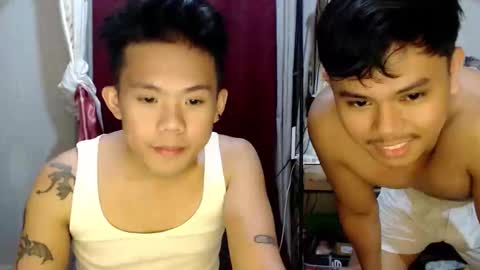 Snapshot of urfav_asianboi chatting on March 22, 2:20 pm urfav_asianboi online show from March 22, 2:20 pm