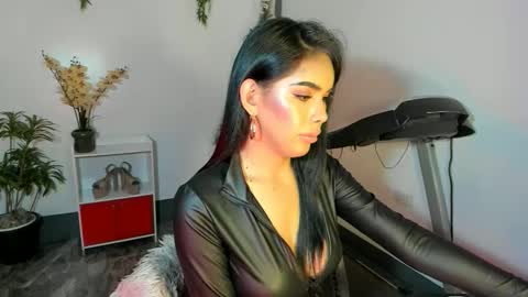 Angela Cullens online show from January 5, 2:41 pm