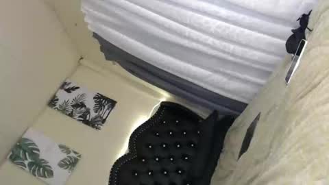 Snapshot of urgirljen chatting on February 19, 2:29 am amara online show from February 19, 2:29 am