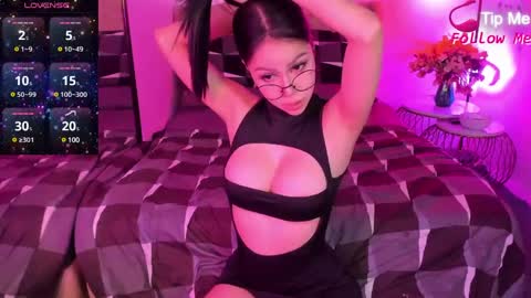 Snapshot of urgoddessofsex chatting on January 3, 4:22 am angela online show from January 3, 4:22 am