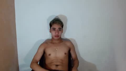Snapshot of urguy_habibi chatting on June 25, 4:44 pm Bib online show from June 25, 4:44 pm