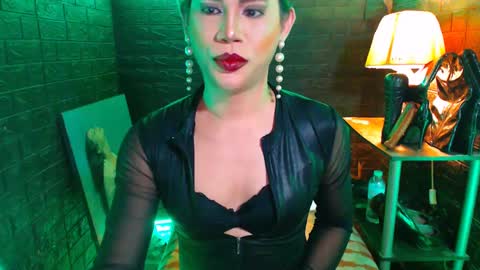 queen norelle online show from December 20, 4:25 pm