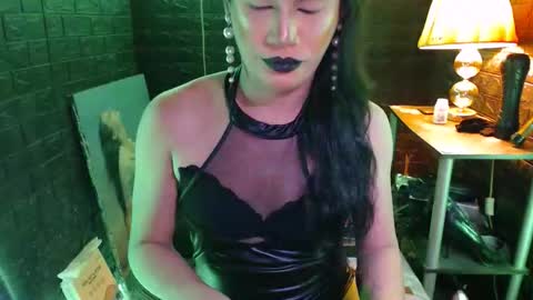 queen norelle online show from October 9, 2:09 am