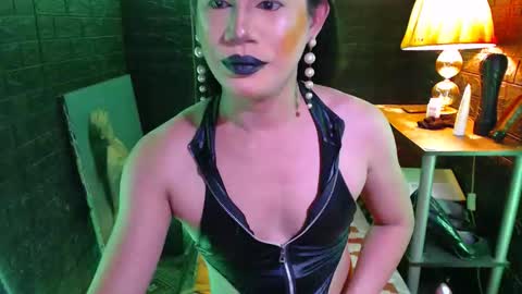 queen norelle online show from October 21, 2:12 am