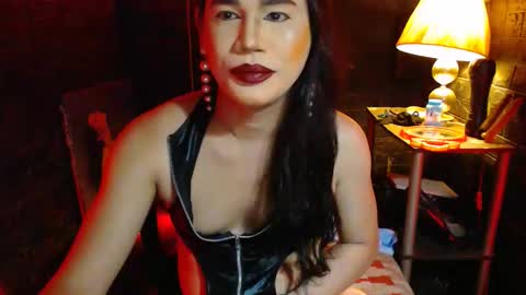 queen norelle online show from December 18, 9:21 pm