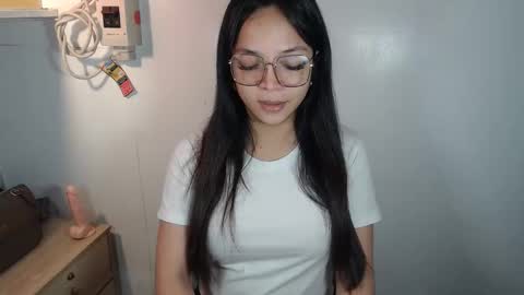 Snapshot of urhotangela chatting on March 4, 8:04 pm urhotangela online show from March 4, 8:04 pm