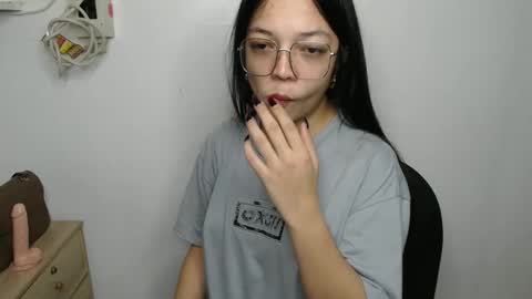 Snapshot of urhotangela chatting on March 21, 1:21 am urhotangela online show from March 21, 1:21 am