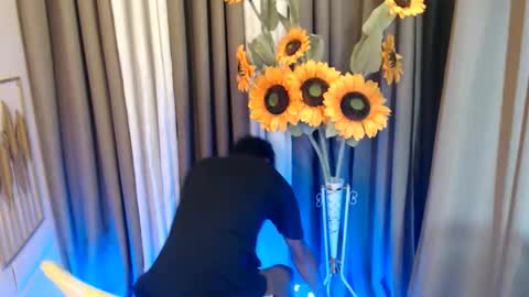 richard online show from April 4, 5:49 am