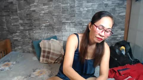 urhotvivian11 online show from July 13, 1:19 am