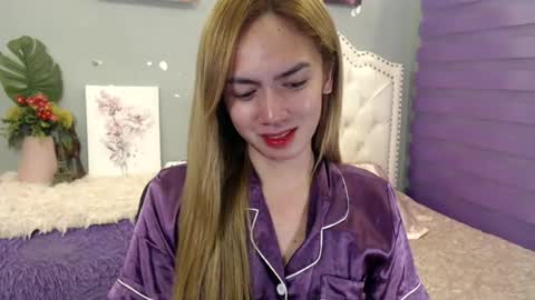 Snapshot of urlovelypinayxxx chatting on July 5, 7:32 pm MIYA online show from July 5, 7:32 pm