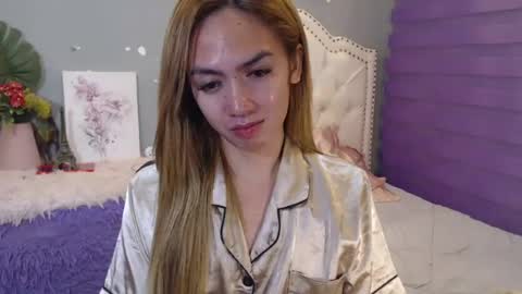Snapshot of urlovelypinayxxx chatting on July 26, 5:42 pm MIYA online show from July 26, 5:42 pm