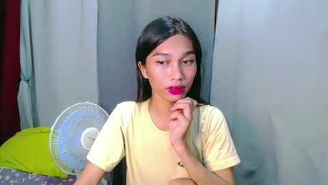 Snapshot of urloverjasmine_xx chatting on June 22, 3:25 am urloverjasmine_xx online show from June 22, 3:25 am