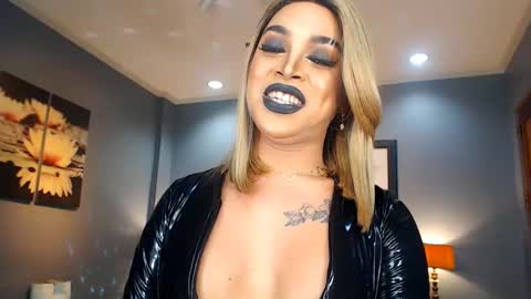 UrMajestyTyra online show from February 4, 6:25 am