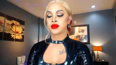 UrMajestyTyra online show from February 13, 5:37 am