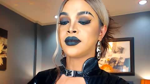 UrMajestyTyra online show from February 16, 6:32 am