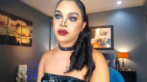 UrMajestyTyra online show from March 3, 3:52 am